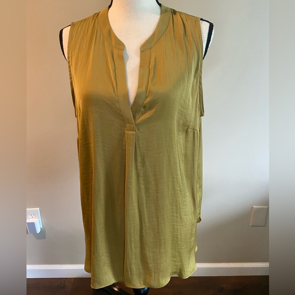 Vince Camuto V Neck High Low Tank Size Large Light Olive Green Color